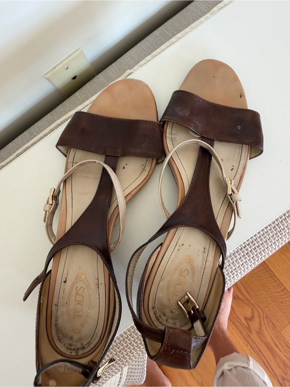 Tod's Brown Leather T-Strap Sandals with Beige Ankle Straps Size 8.5 $59 ($550)